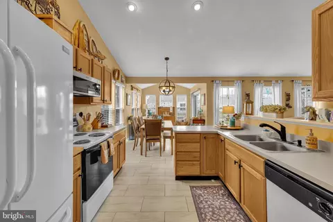 Kitchen - 33525 Weshampton Ln, Ocean View, DE 19970 photo 2 of 3