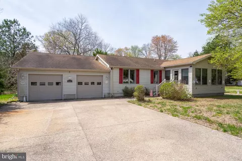 405 Serrill Ave, Ocean View, DE 19970