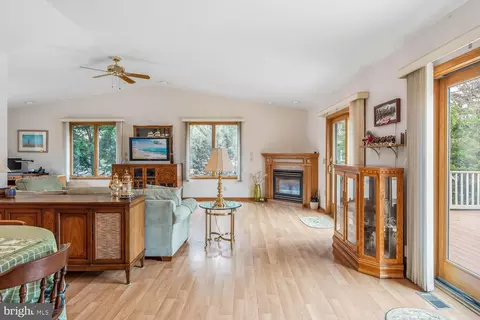 Living - 405 Serrill Ave, Ocean View, DE 19970 photo 4 of 9