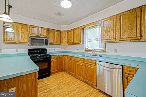Kitchen - 7 N Atlantic Dr, Lewes, DE 19958 photo 2 of 6