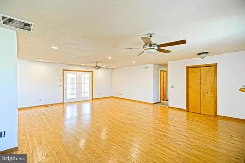 Living - 7 N Atlantic Dr, Lewes, DE 19958 photo 2 of 7