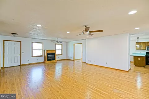 Living - 7 N Atlantic Dr, Lewes, DE 19958 photo 4 of 7