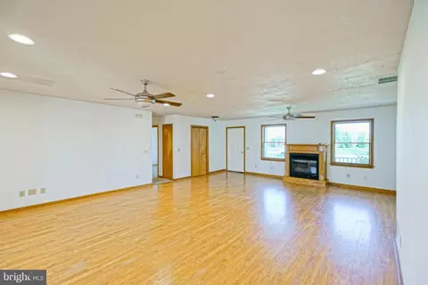 Living - 7 N Atlantic Dr, Lewes, DE 19958 photo 3 of 7
