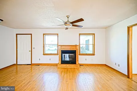 Living - 7 N Atlantic Dr, Lewes, DE 19958 photo 5 of 7
