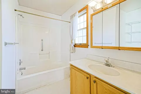 Bath - 7 N Atlantic Dr, Lewes, DE 19958 photo 1 of 2