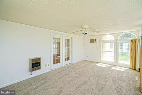 Living - 7 N Atlantic Dr, Lewes, DE 19958 photo 6 of 7