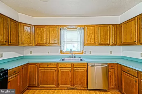 Kitchen - 7 N Atlantic Dr, Lewes, DE 19958 photo 5 of 6