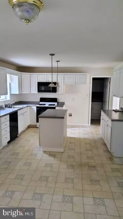 Kitchen - 16938 Jays Way, Milton, DE 19968 photo 2 of 2