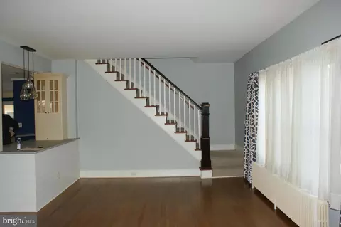 Living - 231 W Pine St, Georgetown, DE 19947 photo 1 of 3