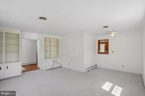 Living - 602 Marvel Rd, Milford, DE 19963 photo 2 of 5