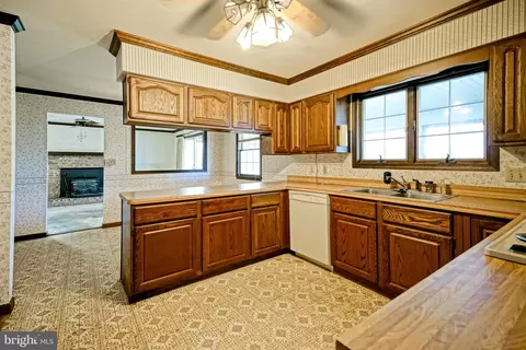 Kitchen - 30455 E Mill Run, Milton, DE 19968 photo 2 of 4