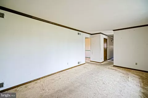 Living - 30455 E Mill Run, Milton, DE 19968 photo 2 of 2