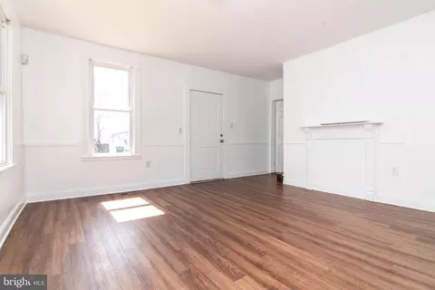 Living - 235 W 10 St, Laurel, DE 19956 photo 1 of 11