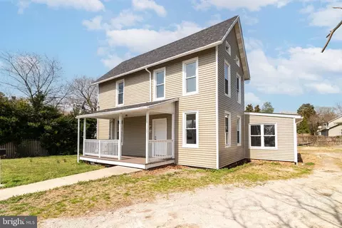 Exterior - 235 W 10 St, Laurel, DE 19956 photo 1 of 3