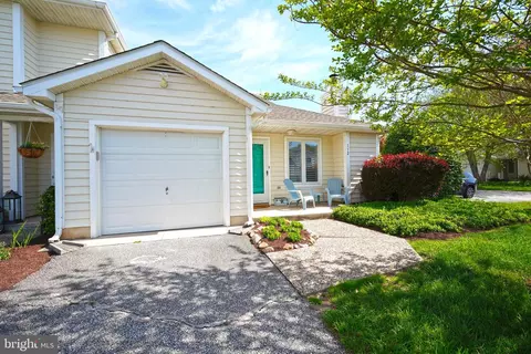 112 Lakeside Dr, Lewes, DE 19958