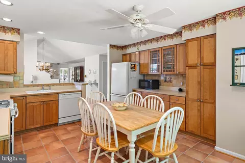 Kitchen - 5 Mary Joe Ct, Ocean View, DE 19970 photo 4 of 4