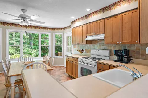 Kitchen - 5 Mary Joe Ct, Ocean View, DE 19970 photo 2 of 4
