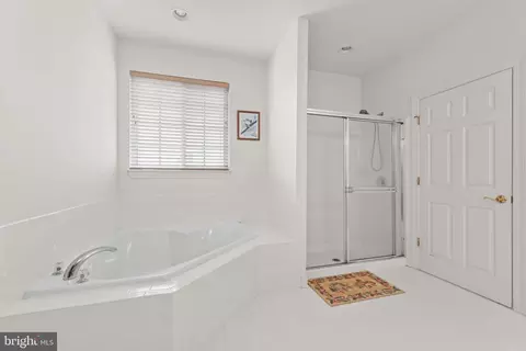 Bath - 5 Saint George St, Ocean View, DE 19970 photo 2 of 5