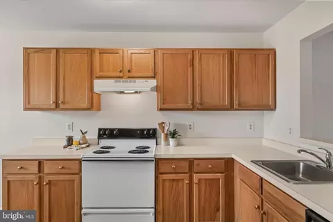 Kitchen - 30381 Crowley Dr #303, Ocean View, DE 19970 photo 5 of 7