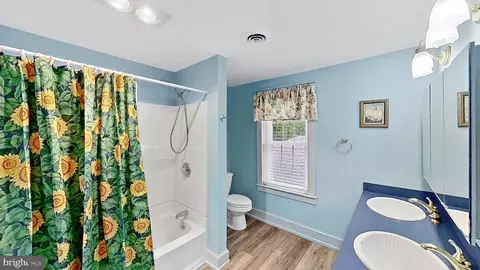 Bath - 405 Union St, Milton, DE 19968 photo 3 of 3