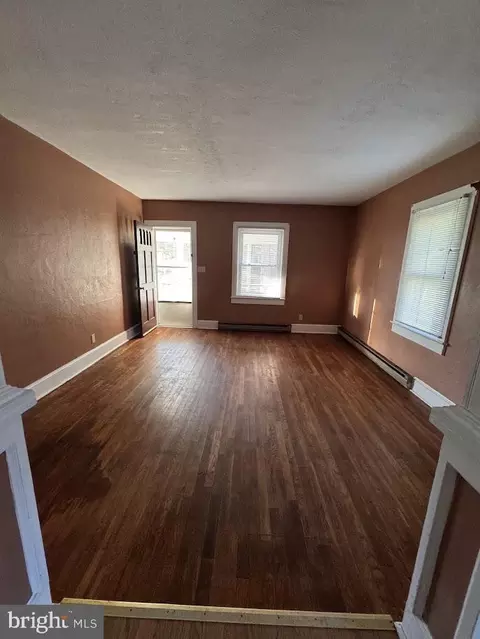 Living - 305 Rosa St, Georgetown, DE 19947 photo 4 of 4