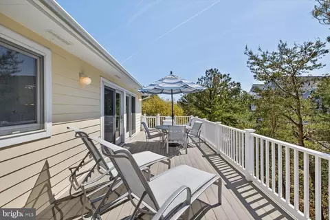 Exterior - 39664 Seaside Ave, Bethany Beach, DE 19930 photo 4 of 10