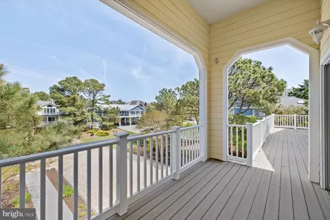 Exterior - 39664 Seaside Ave, Bethany Beach, DE 19930 photo 5 of 10