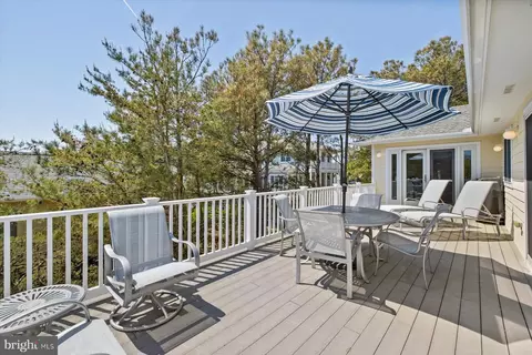 Exterior - 39664 Seaside Ave, Bethany Beach, DE 19930 photo 3 of 10