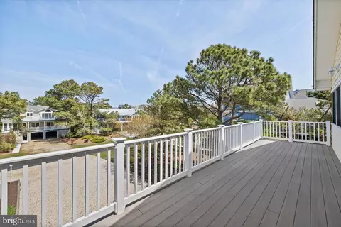 Exterior - 39664 Seaside Ave, Bethany Beach, DE 19930 photo 6 of 10