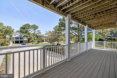 Exterior - 39664 Seaside Ave, Bethany Beach, DE 19930 photo 7 of 10