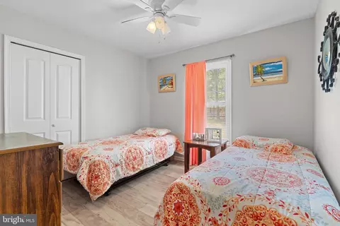 Bedroom - 27 Seabrook Rd, Ocean View, DE 19970 photo 2 of 3