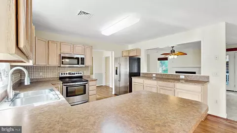 Kitchen - 21 Hunters Mill Rd, Milton, DE 19968 photo 2 of 2