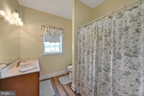 Bath - 21176 Pepper Rd, Georgetown, DE 19947 photo 2 of 2