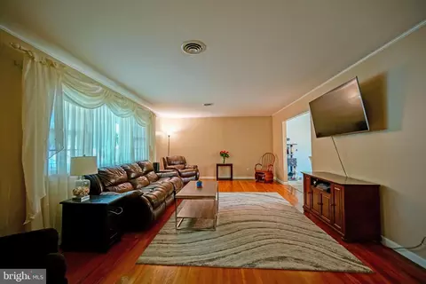 Living - 405 Marvel Rd, Milford, DE 19963 photo 1 of 2