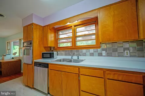 Kitchen - 405 Marvel Rd, Milford, DE 19963 photo 3 of 3