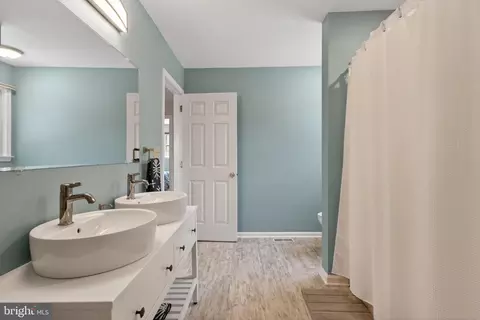 Bath - 118 S Orlando Ave, Ocean View, DE 19970 photo 1 of 2