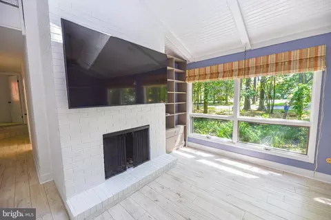 Living - 39 N Primrose Ln, Ocean View, DE 19970 photo 3 of 6