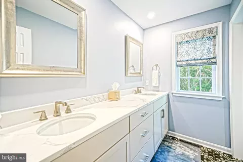 Bath - 16180 Red Fox Ln, Milton, DE 19968 photo 1 of 5
