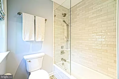 Bath - 16180 Red Fox Ln, Milton, DE 19968 photo 2 of 5