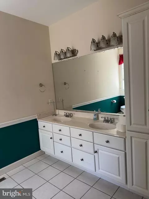 Bath - 138 Meadow Dr, Seaford, DE 19973 photo 2 of 4
