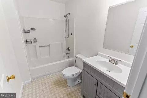 Bath - 102 Delaware Ave, Delmar, DE 19940 photo 1 of 1