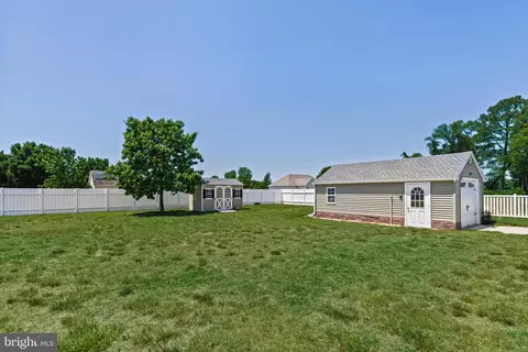 Exterior - 32732 Tussock Dr, Laurel, DE 19956 photo 4 of 4
