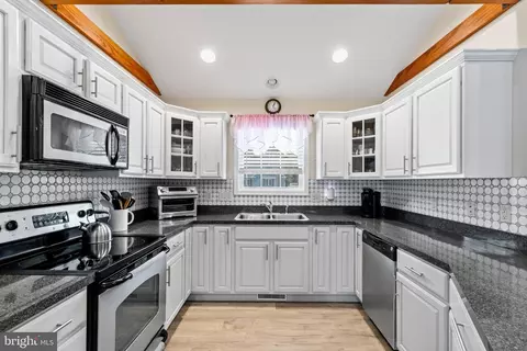 Kitchen - 32732 Tussock Dr, Laurel, DE 19956 photo 2 of 2