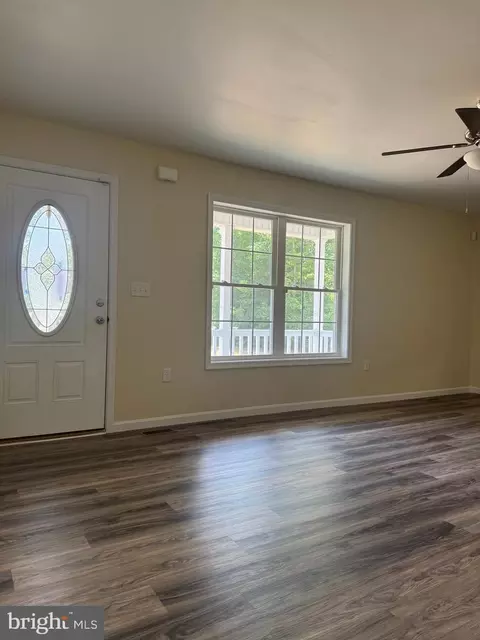Living - 6461 Pleasant Dr, Laurel, DE 19956 photo 3 of 3