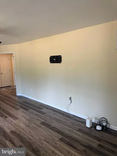 Living - 6461 Pleasant Dr, Laurel, DE 19956 photo 2 of 3