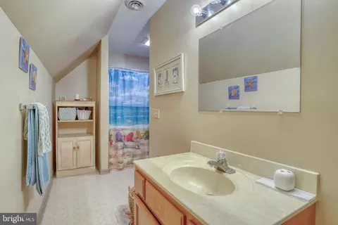 Bath - 22685 Huff Rd, Milton, DE 19968 photo 1 of 1