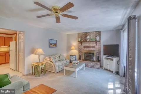 Living - 22685 Huff Rd, Milton, DE 19968 photo 3 of 4