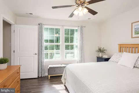 Bedroom - 33160 Ogre Dr, Ocean View, DE 19970 photo 5 of 5