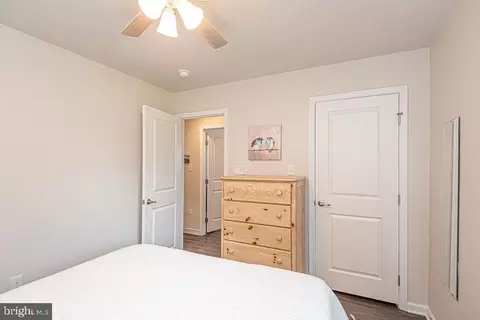Bedroom - 33160 Ogre Dr, Ocean View, DE 19970 photo 3 of 5