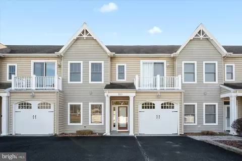 2 Smithfield Ct #103, Ocean View, DE 19970